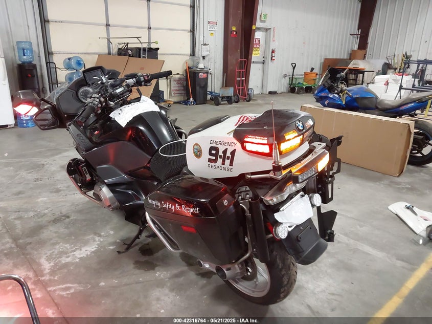 2016 BMW R1200 VIN WB10A1308GZ195587 IAAI salvage auction — LEFT & RIGHT, Salvage (California), sold $600 on 2026-07-30 (photo 3)