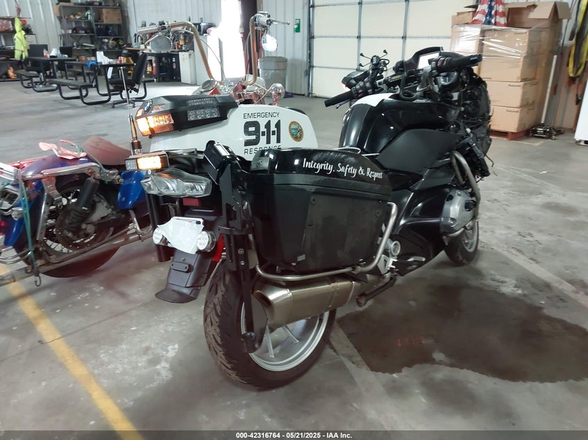 2016 BMW R1200 VIN WB10A1308GZ195587 IAAI salvage auction — LEFT & RIGHT, Salvage (California), sold $600 on 2026-07-30 (photo 4)