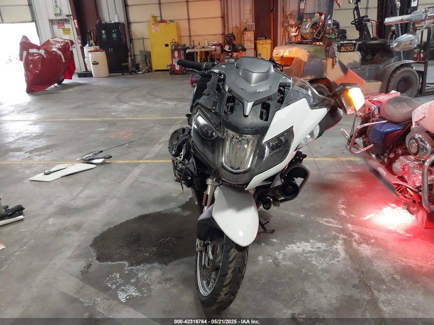 2016 BMW R1200 VIN WB10A1308GZ195587 IAAI salvage auction — LEFT & RIGHT, Salvage (California), sold $600 on 2026-07-30 (photo 5)