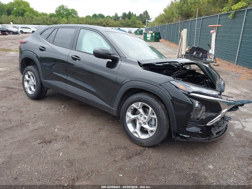 2025 Chevrolet Trax VIN KL77LFEP6SC193252 IAAI salvage auction — LEFT FRONT, Salvage (Indiana), sold $1,250 on 2026-07-28 (photo 1)