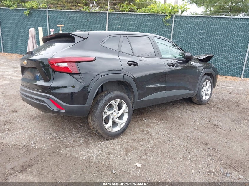 2025 Chevrolet Trax VIN KL77LFEP6SC193252 IAAI salvage auction — LEFT FRONT, Salvage (Indiana), sold $1,250 on 2026-07-28 (photo 4)