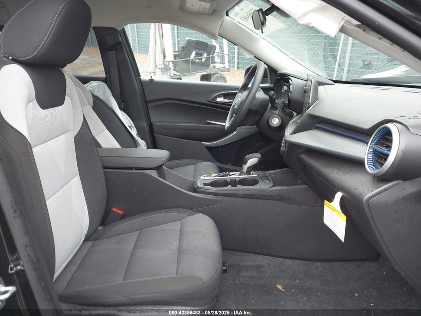 2025 Chevrolet Trax VIN KL77LFEP6SC193252 IAAI salvage auction — LEFT FRONT, Salvage (Indiana), sold $1,250 on 2026-07-28 (photo 5)