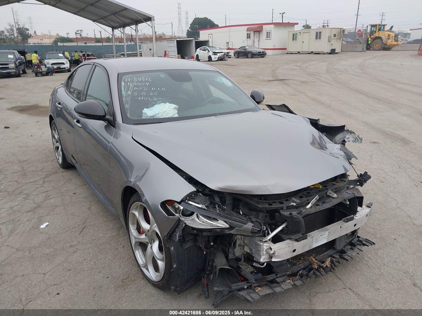 2019 Alfa romeo Giulia VIN ZARFAMBNXK7612360 IAAI salvage auction — FRONT & REAR, Salvage Title, sold $800 on 2026-07-15 (photo 1)