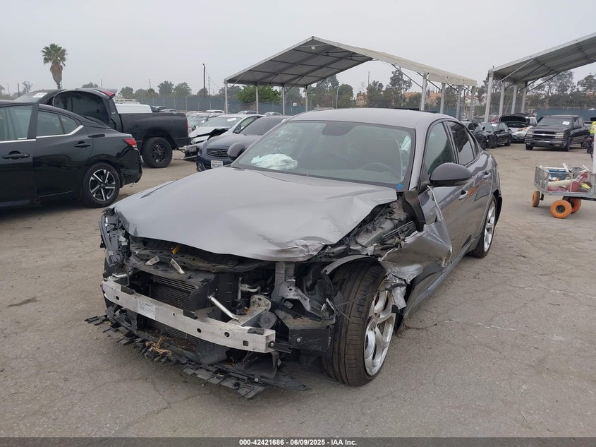 2019 Alfa romeo Giulia VIN ZARFAMBNXK7612360 IAAI salvage auction — FRONT & REAR, Salvage Title, sold $800 on 2026-07-15 (photo 2)