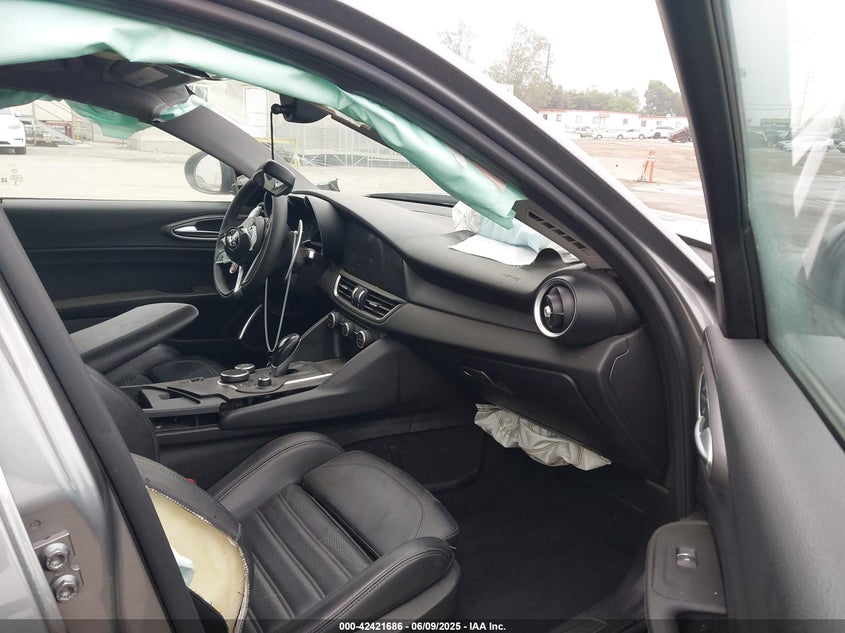 2019 Alfa romeo Giulia VIN ZARFAMBNXK7612360 IAAI salvage auction — FRONT & REAR, Salvage Title, sold $800 on 2026-07-15 (photo 5)