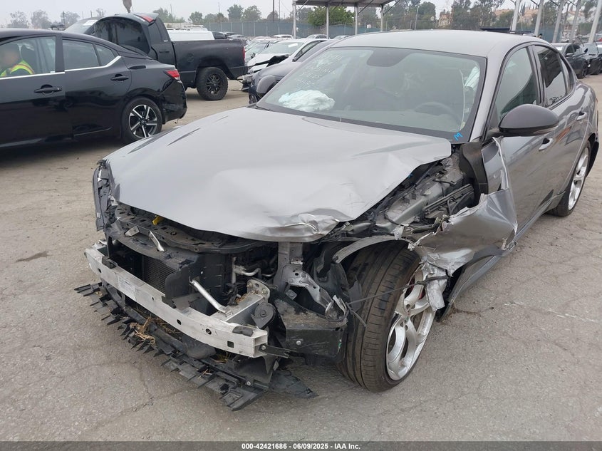 2019 Alfa romeo Giulia VIN ZARFAMBNXK7612360 IAAI salvage auction — FRONT & REAR, Salvage Title, sold $800 on 2026-07-15 (photo 6)
