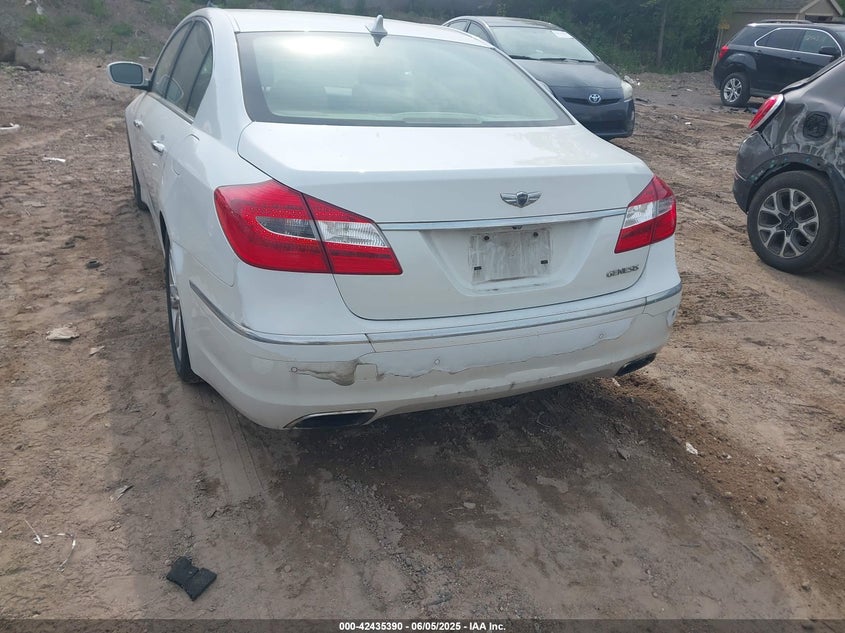 2012 Hyundai Genesis VIN KMHGC4DD5CU167103 IAAI salvage auction — FRONT & REAR, Clear (Wisconsin), sold $275 on 2026-07-15 (photo 6)
