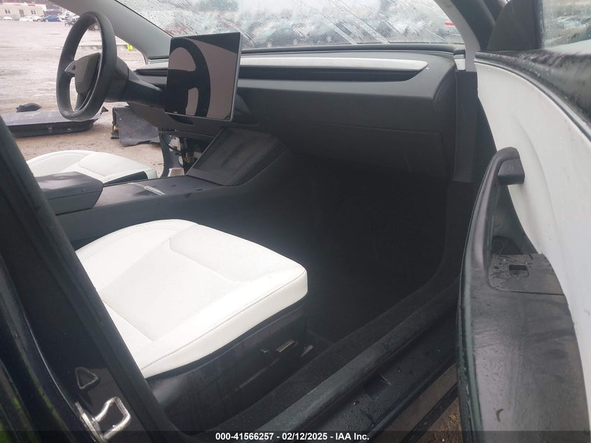 2024 Tesla Model 3 VIN 5YJ3E1EB7RF814305 IAAI salvage auction — LEFT SIDE, Salvage Title, sold $13,800 on 2026-07-29 (photo 5)
