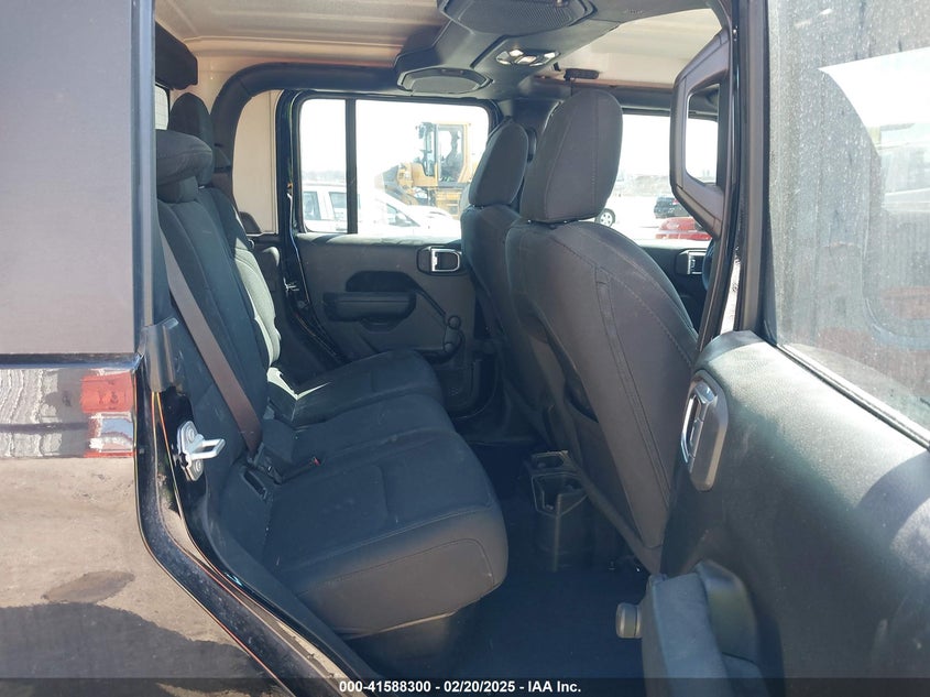 2023 Jeep Gladiator VIN 1C6HJTAG0PL574465 IAAI salvage auction — FRONT END, Salvage Title, sold $12,400 on 2026-07-28 (photo 8)