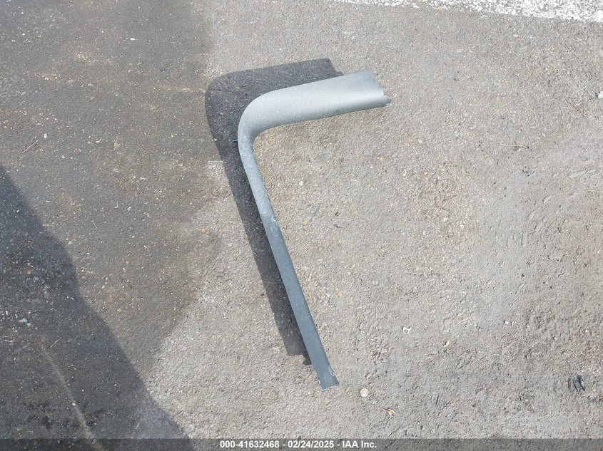 2024 Tesla Model y VIN 7SAYGDEF5RF039879 IAAI salvage auction — FRONT END, Salvage Title, sold $5,200 on 2026-07-28 (photo 9)