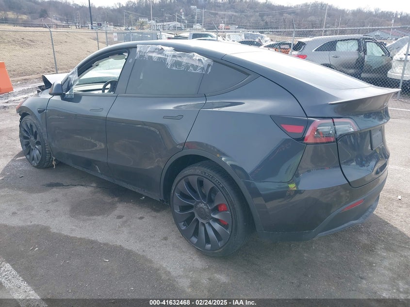 2024 Tesla Model y VIN 7SAYGDEF5RF039879 IAAI salvage auction — FRONT END, Salvage Title, sold $5,200 on 2026-07-28 (photo 3)