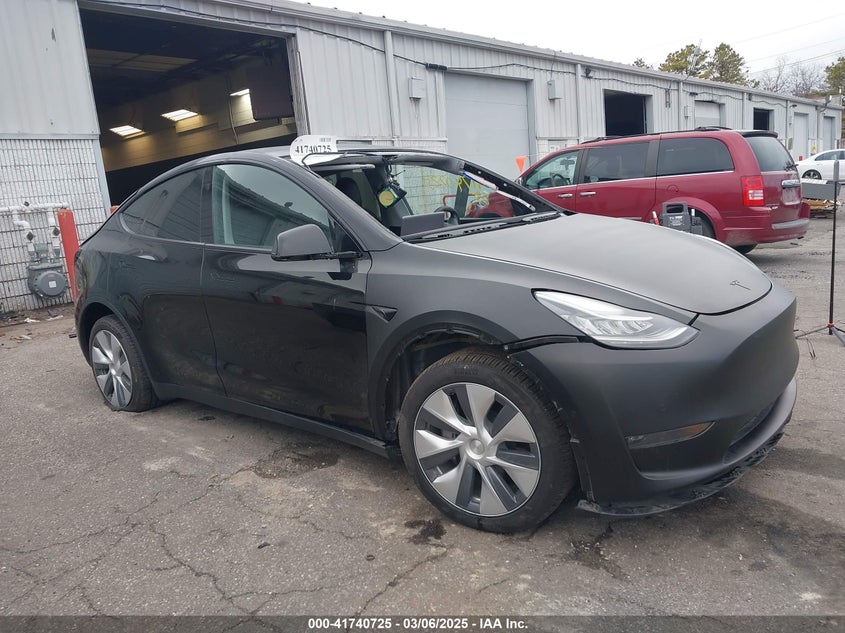 2023 Tesla Model y VIN 7SAYGDEE2PA187134 — IAAI salvage auction photo
