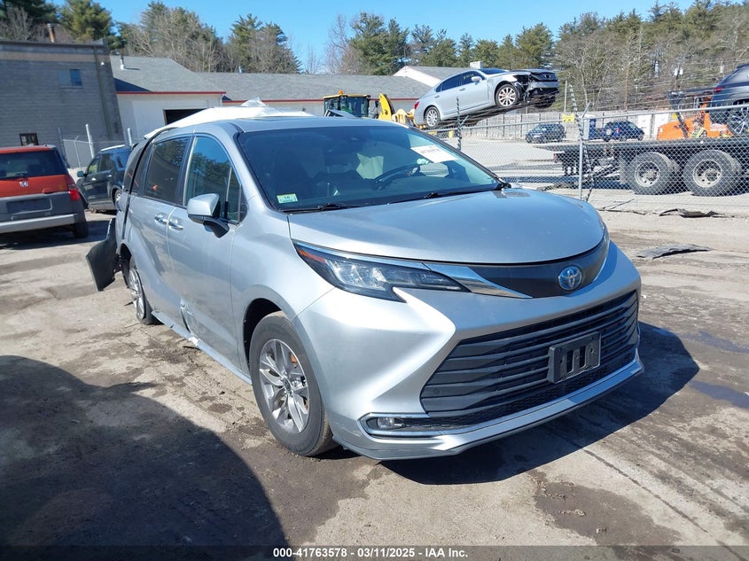 2022 Toyota Sienna VIN 5TDYRKEC6NS085597 IAAI salvage auction — SIDE, Salvage (Idaho), sold $6,750 on 2026-07-17 (photo 1)