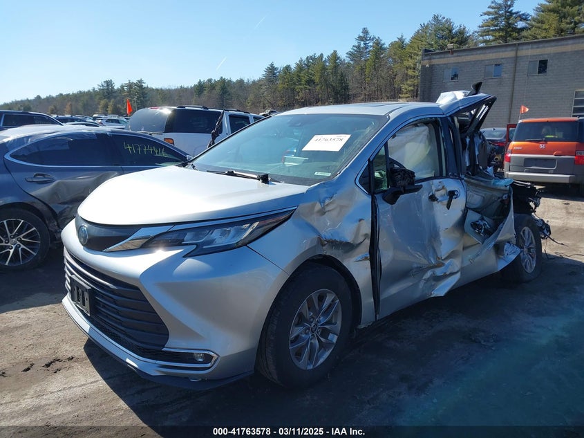 2022 Toyota Sienna VIN 5TDYRKEC6NS085597 IAAI salvage auction — SIDE, Salvage (Idaho), sold $6,750 on 2026-07-17 (photo 2)