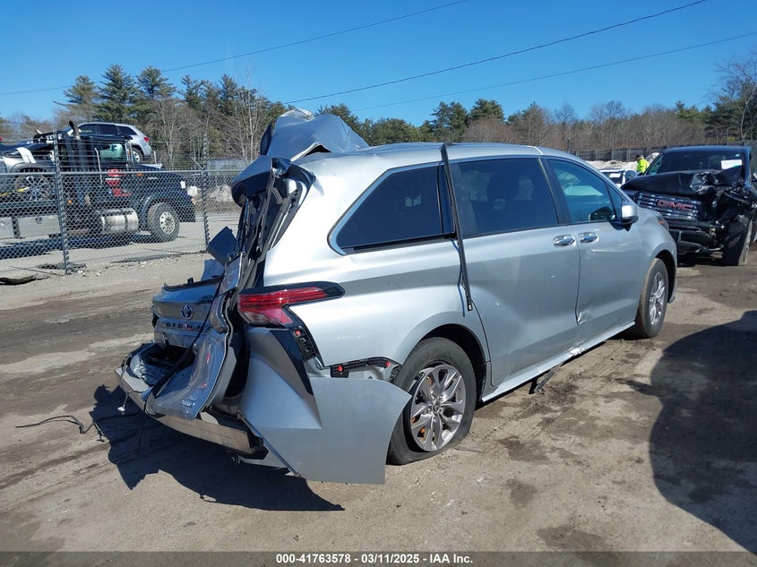 2022 Toyota Sienna VIN 5TDYRKEC6NS085597 IAAI salvage auction — SIDE, Salvage (Idaho), sold $6,750 on 2026-07-17 (photo 4)