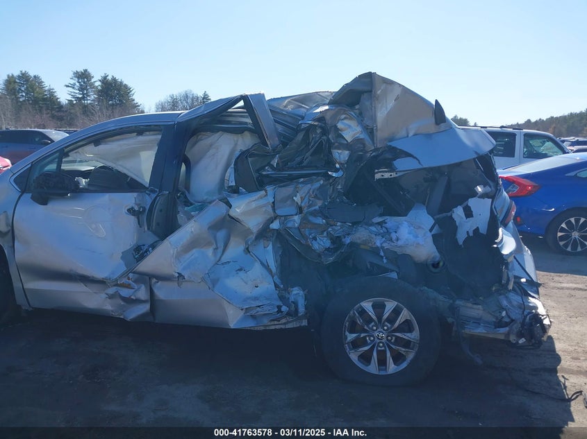 2022 Toyota Sienna VIN 5TDYRKEC6NS085597 IAAI salvage auction — SIDE, Salvage (Idaho), sold $6,750 on 2026-07-17 (photo 6)