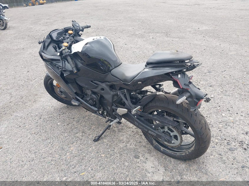 2025 Kawasaki Zx400 VIN ML5ZXCP10SDA32801 IAAI salvage auction — FRONT & REAR, Salvage Title, sold $1,950 on 2026-07-08 (photo 3)