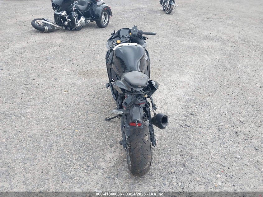 2025 Kawasaki Zx400 VIN ML5ZXCP10SDA32801 IAAI salvage auction — FRONT & REAR, Salvage Title, sold $1,950 on 2026-07-08 (photo 6)