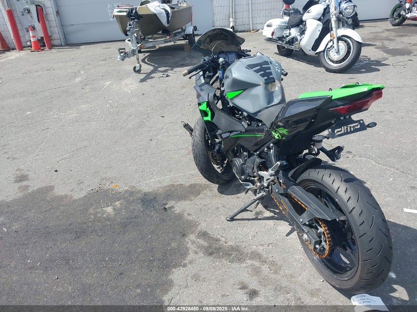 2019 Kawasaki Ex400 VIN JKAEXKG13KDA33675 IAAI salvage auction — FRONT END, Salvage Title, sold $50 on 2026-07-21 (photo 3)