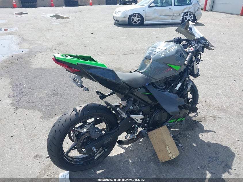2019 Kawasaki Ex400 VIN JKAEXKG13KDA33675 IAAI salvage auction — FRONT END, Salvage Title, sold $50 on 2026-07-21 (photo 4)