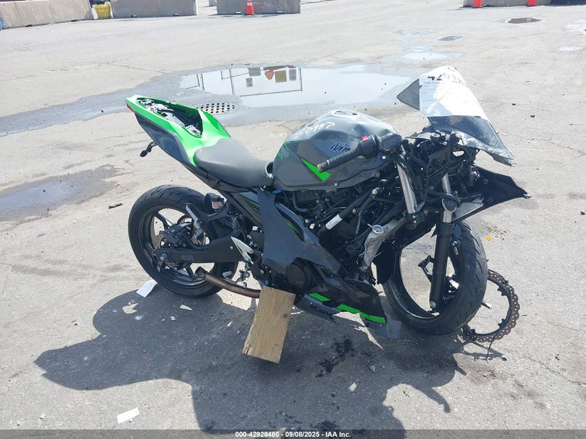 2019 Kawasaki Ex400 VIN JKAEXKG13KDA33675 IAAI salvage auction — FRONT END, Salvage Title, sold $50 on 2026-07-21 (photo 8)