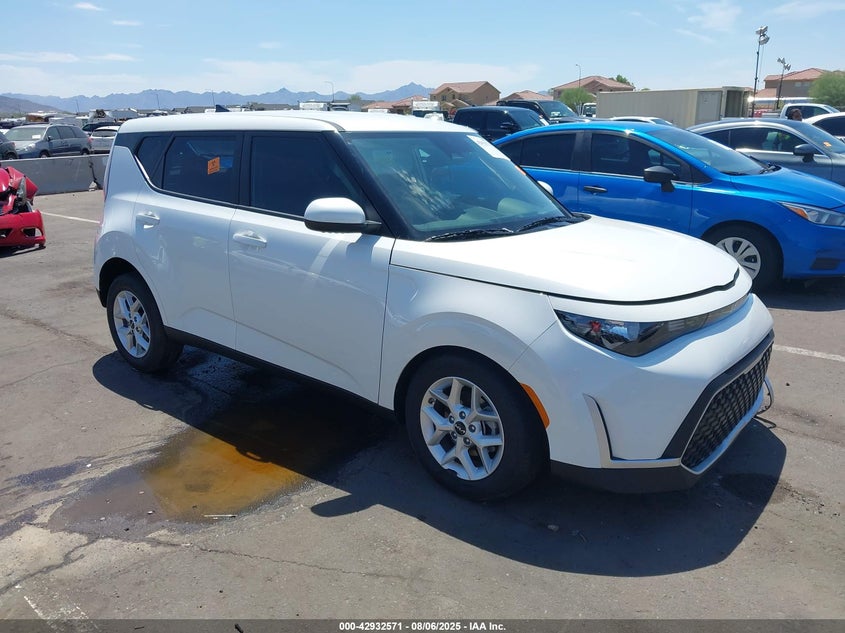 2025 Kia Soul VIN KNDJ23AUXS7949261 IAAI salvage auction — LEFT FRONT, Salvage Title, sold $4,300 on 2026-07-14 (photo 1)
