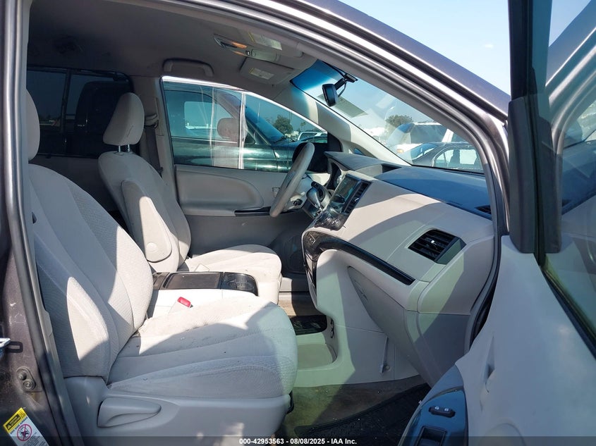 2012 Toyota Sienna VIN 5TDKK3DC2CS260829 IAAI salvage auction — FRONT END, Salvage Title, sold $1,475 on 2026-07-13 (photo 5)