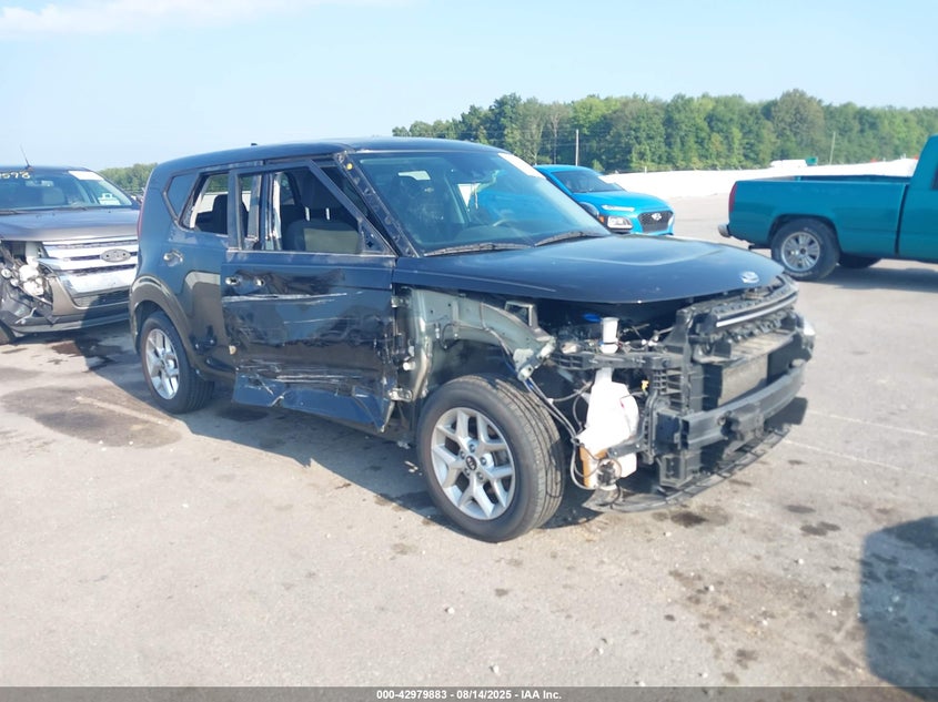 2021 Kia Soul VIN KNDJ23AU7M7739915 IAAI salvage auction — RIGHT SIDE, Salvage (Indiana), sold $1,900 on 2026-07-30 (photo 1)