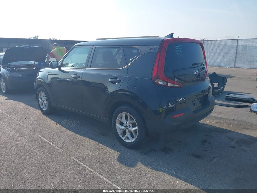 2021 Kia Soul VIN KNDJ23AU7M7739915 IAAI salvage auction — RIGHT SIDE, Salvage (Indiana), sold $1,900 on 2026-07-30 (photo 3)
