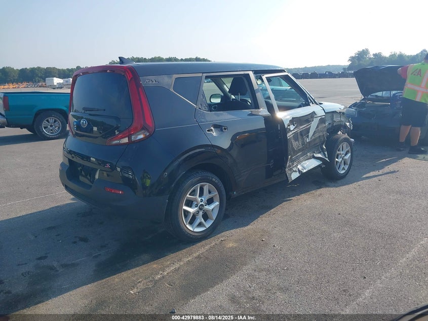 2021 Kia Soul VIN KNDJ23AU7M7739915 IAAI salvage auction — RIGHT SIDE, Salvage (Indiana), sold $1,900 on 2026-07-30 (photo 4)