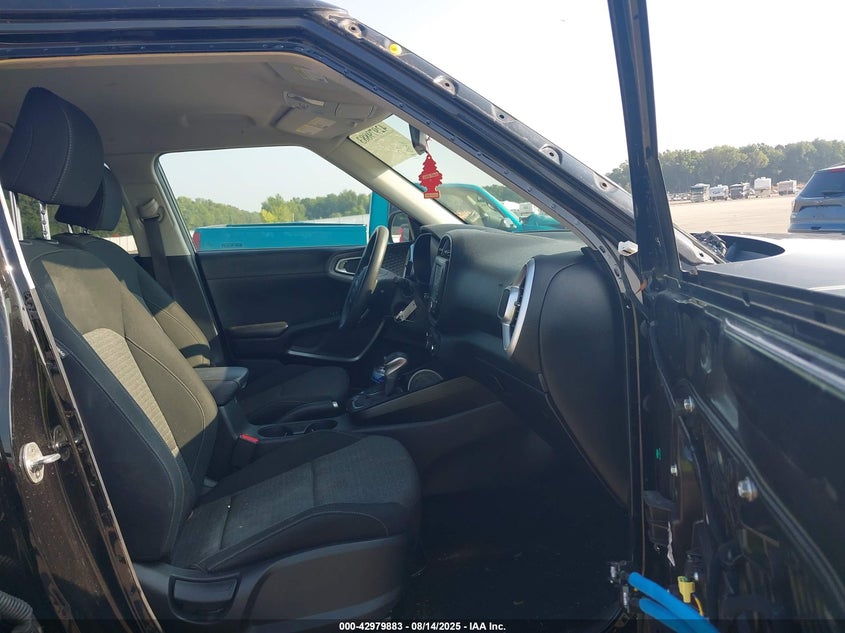 2021 Kia Soul VIN KNDJ23AU7M7739915 IAAI salvage auction — RIGHT SIDE, Salvage (Indiana), sold $1,900 on 2026-07-30 (photo 5)