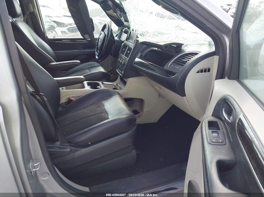 2019 Dodge Grand caravan VIN 2C4RDGCG0KR772309 IAAI salvage auction — FRONT END, Salvage (Texas), sold $2,000 on 2026-10-05 (photo 5)