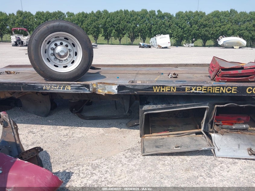 2014 Freightliner M2 VIN 1FVACWDT2EHFX3372 IAAI salvage auction — SIDE, Salvage Title, sold $11,750 on 2026-08-26 (photo 6)