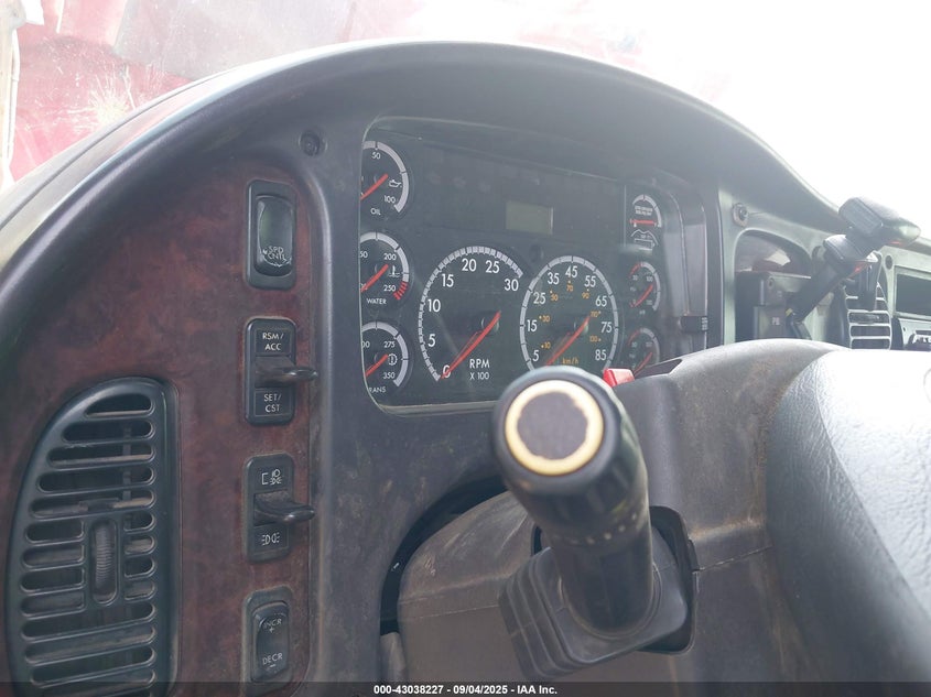2014 Freightliner M2 VIN 1FVACWDT2EHFX3372 IAAI salvage auction — SIDE, Salvage Title, sold $11,750 on 2026-08-26 (photo 7)
