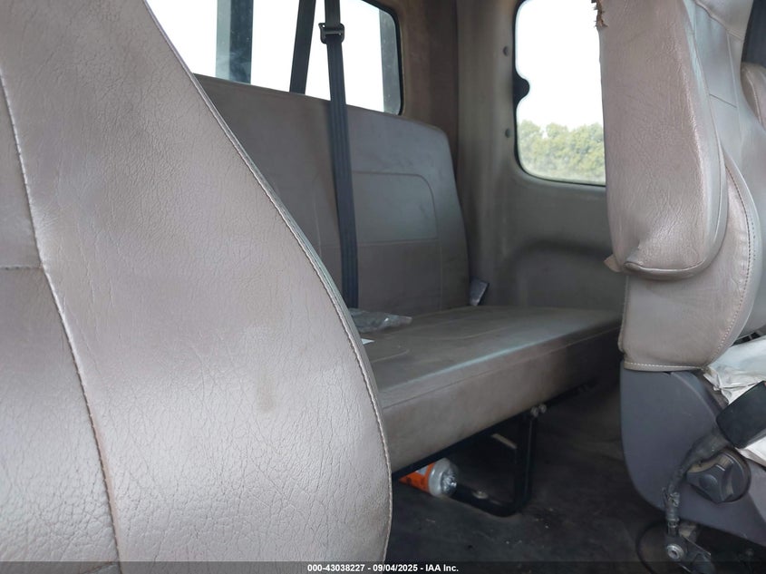 2014 Freightliner M2 VIN 1FVACWDT2EHFX3372 IAAI salvage auction — SIDE, Salvage Title, sold $11,750 on 2026-08-26 (photo 8)
