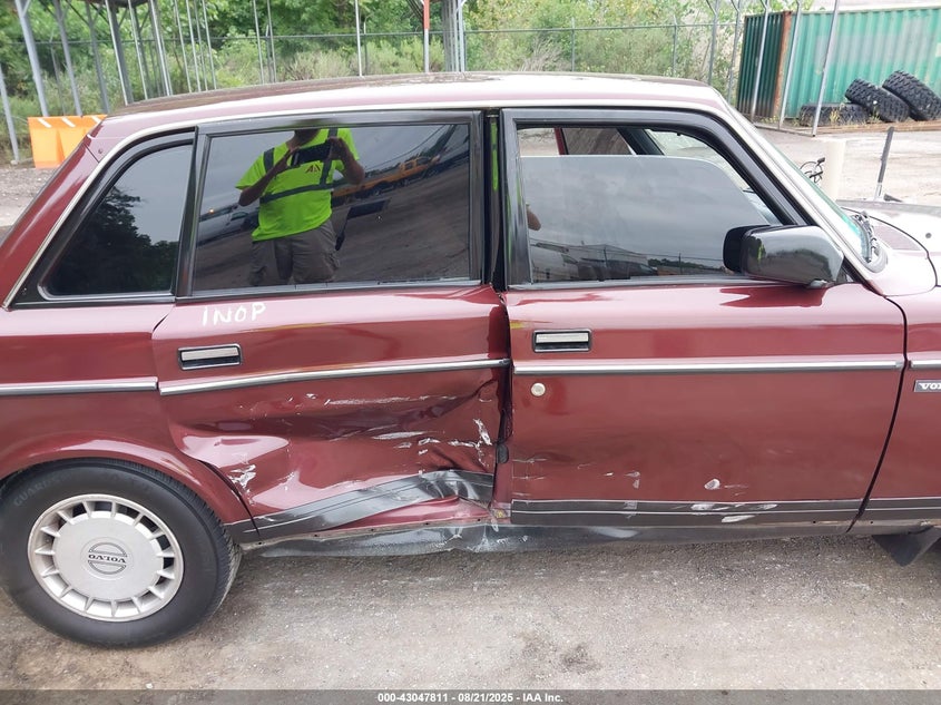 1991 Volvo 240 series VIN YV1AA8844M1435668 IAAI salvage auction — SIDE, Salvage - Greater Than 75% (Maryland), sold $575 on 2026-08-01 (photo 6)