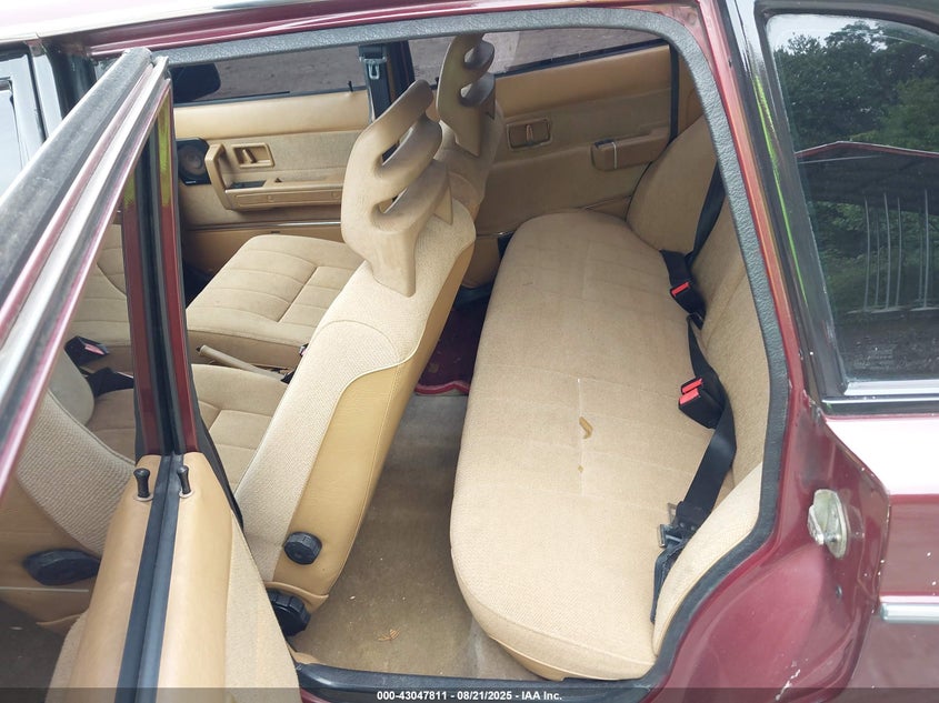 1991 Volvo 240 series VIN YV1AA8844M1435668 IAAI salvage auction — SIDE, Salvage - Greater Than 75% (Maryland), sold $575 on 2026-08-01 (photo 8)