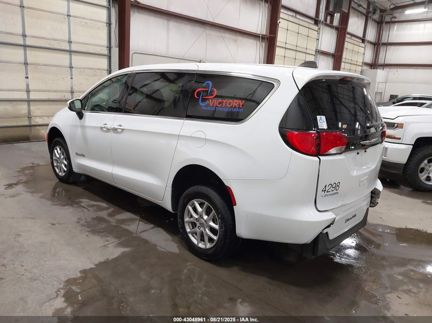 2022 Chrysler Voyager VIN 2C4RC1CG3NR204298 IAAI salvage auction — REAR END, Salvage Title, sold $7,100 on 2026-07-24 (photo 3)