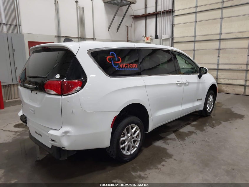 2022 Chrysler Voyager VIN 2C4RC1CG3NR204298 IAAI salvage auction — REAR END, Salvage Title, sold $7,100 on 2026-07-24 (photo 4)