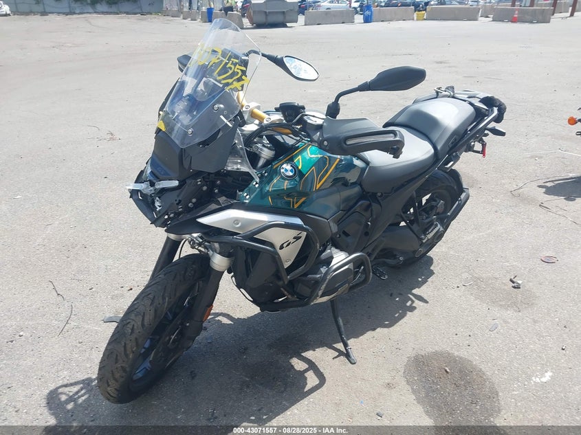 2024 BMW R VIN WB10M2300R6J12039 IAAI salvage auction — FRONT END, Salvage Title, sold $9,800 on 2026-08-18 (photo 2)