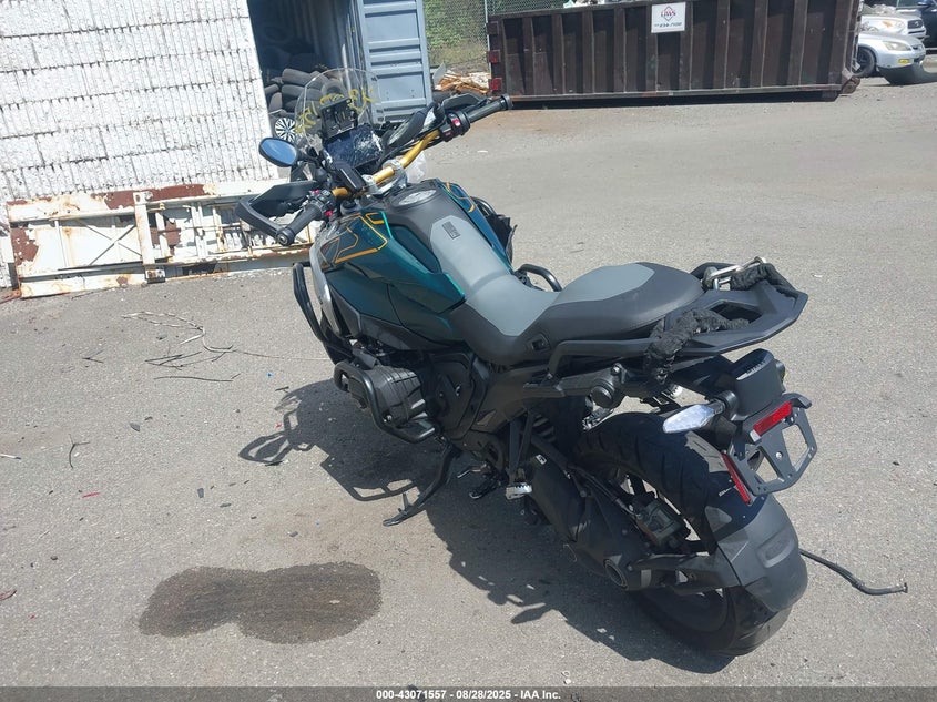 2024 BMW R VIN WB10M2300R6J12039 IAAI salvage auction — FRONT END, Salvage Title, sold $9,800 on 2026-08-18 (photo 3)