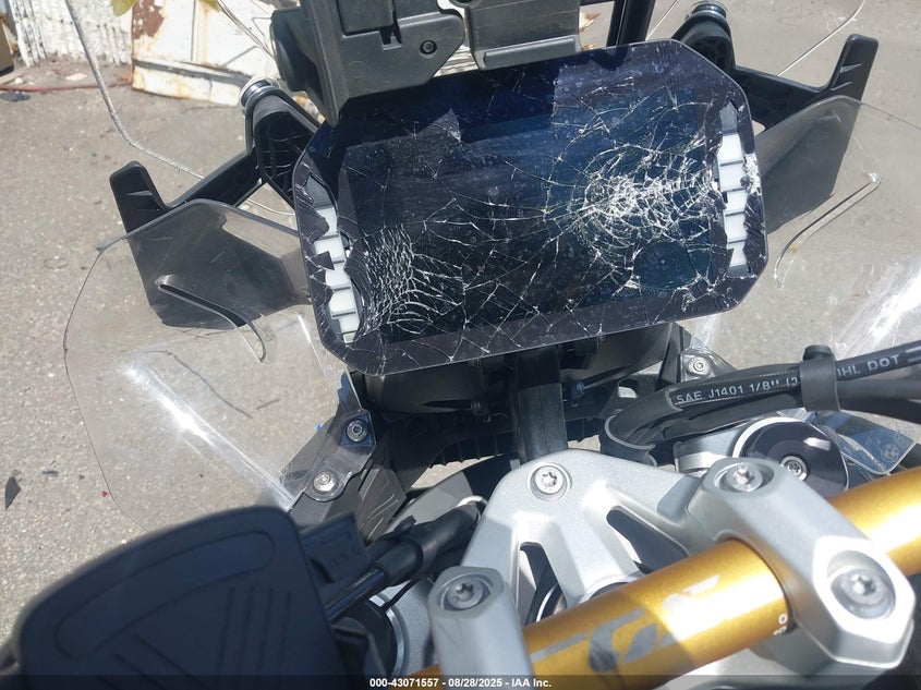 2024 BMW R VIN WB10M2300R6J12039 IAAI salvage auction — FRONT END, Salvage Title, sold $9,800 on 2026-08-18 (photo 7)