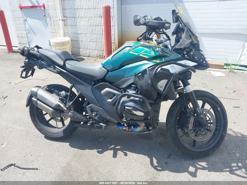 2024 BMW R VIN WB10M2300R6J12039 IAAI salvage auction — FRONT END, Salvage Title, sold $9,800 on 2026-08-18 (photo 8)