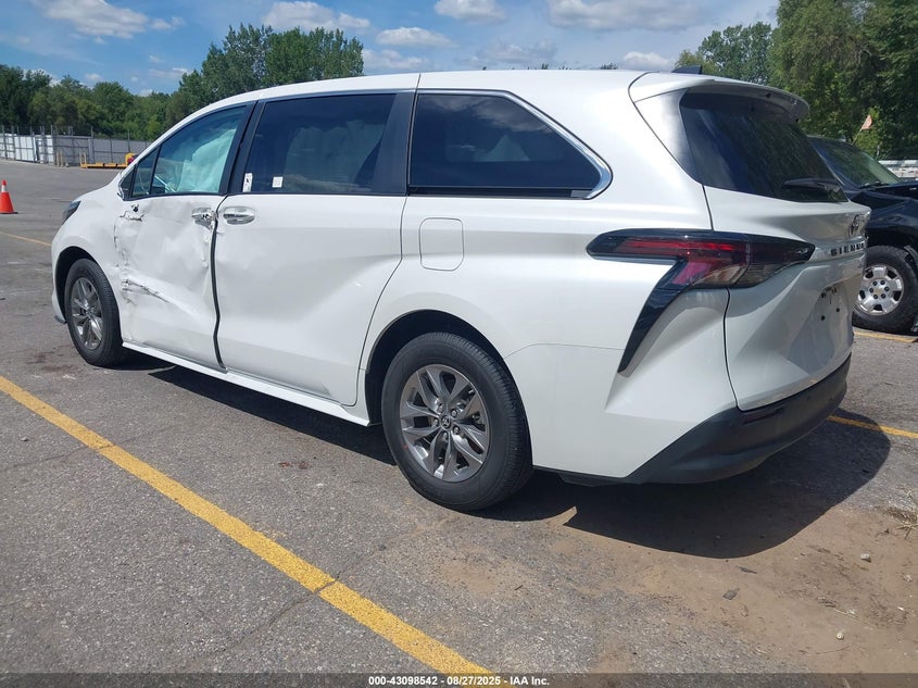 2024 Toyota Sienna VIN 5TDYRKEC7RS202948 IAAI salvage auction — SIDE, Salvage Title, sold $12,700 on 2026-07-30 (photo 3)