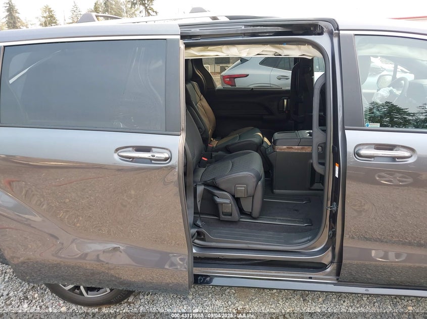 2025 Toyota Sienna VIN 5TDESKFC6SS205724 IAAI salvage auction — FRONT END, Salvage Title, sold $18,100 on 2026-07-22 (photo 8)