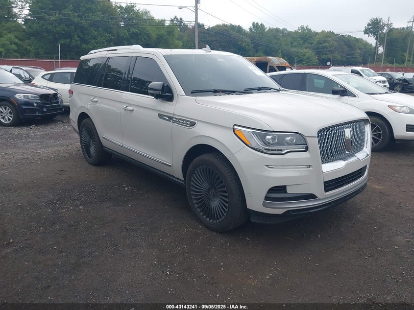 2022 Lincoln Navigator VIN 5LMJJ2LT2NEL02363 — IAAI salvage auction photo