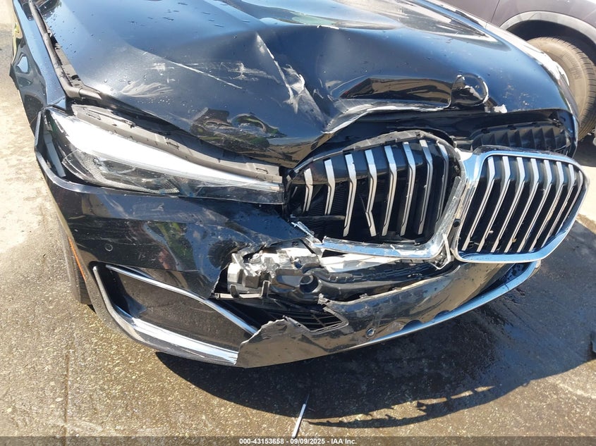 2021 BMW 7er VIN WBA7U2C02MCF72606 IAAI salvage auction — FRONT END, Salvage Title, sold $4,050 on 2026-10-12 (photo 6)