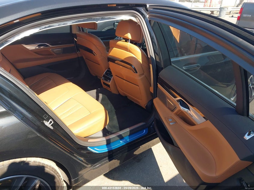 2021 BMW 7er VIN WBA7U2C02MCF72606 IAAI salvage auction — FRONT END, Salvage Title, sold $4,050 on 2026-10-12 (photo 8)