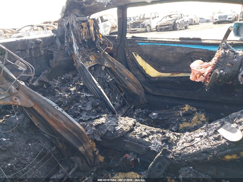 2017 Lamborghini Huracan VIN ZHWUC2ZF7HLA06751 IAAI salvage auction — ENGINE BURN, Non-Repairable (California), sold $38,150 on 2026-07-07 (photo 5)