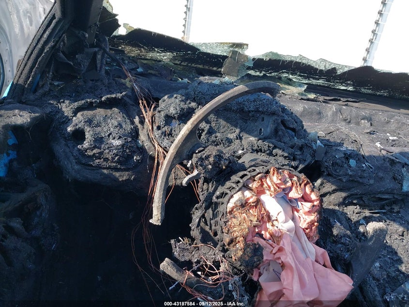 2017 Lamborghini Huracan VIN ZHWUC2ZF7HLA06751 IAAI salvage auction — ENGINE BURN, Non-Repairable (California), sold $38,150 on 2026-07-07 (photo 7)
